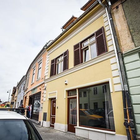 Yellowboot Aparthotel Sibiu Luaran gambar