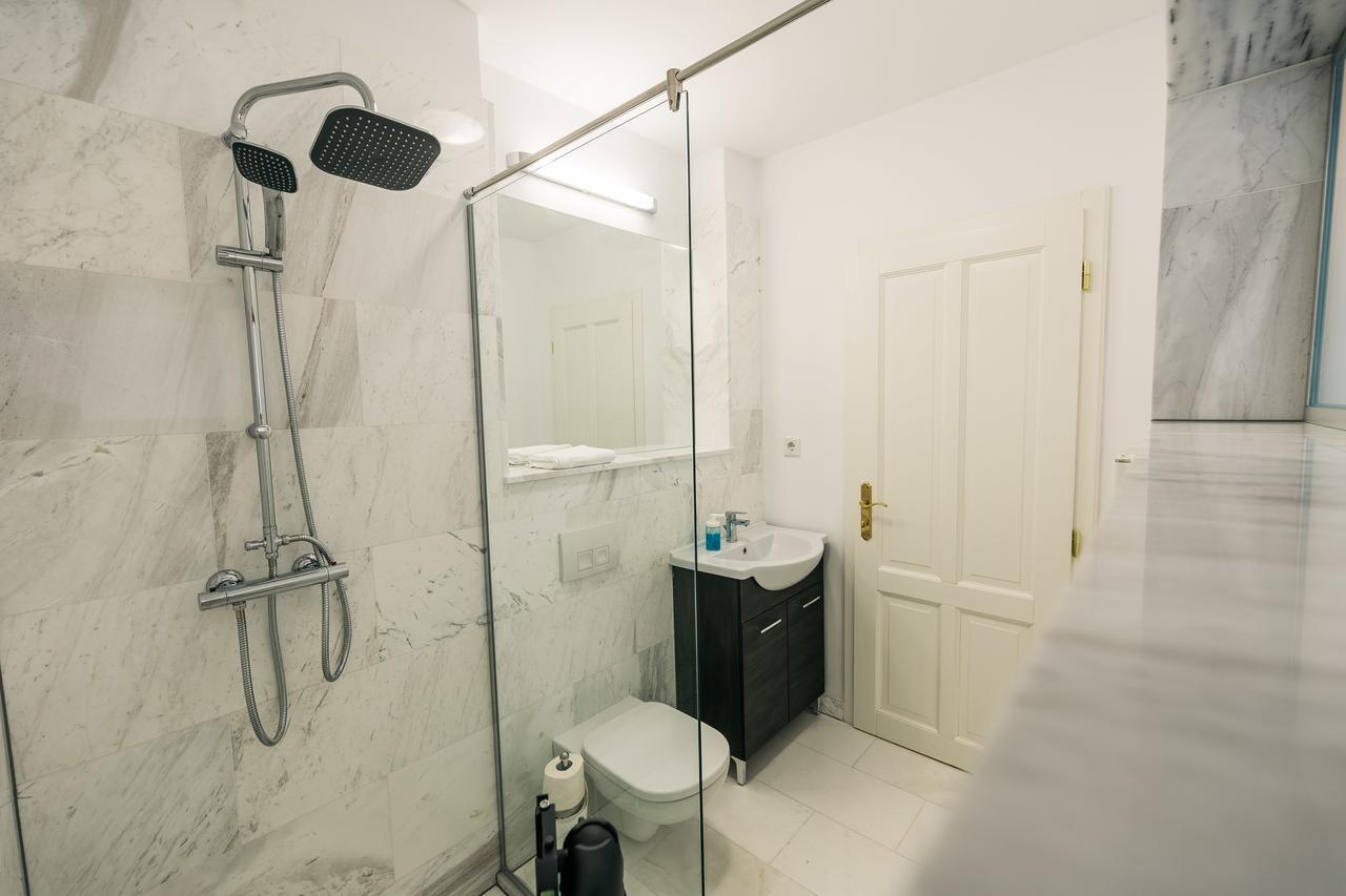 Yellowboot Aparthotel Sibiu Luaran gambar